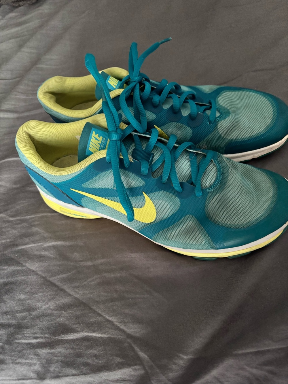 Nike Teal & Yellow Athletic Trainers